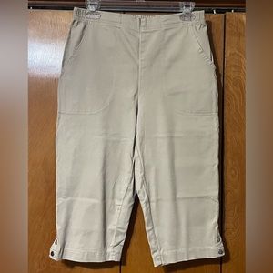 Croft & Barrow Capris- Petite
